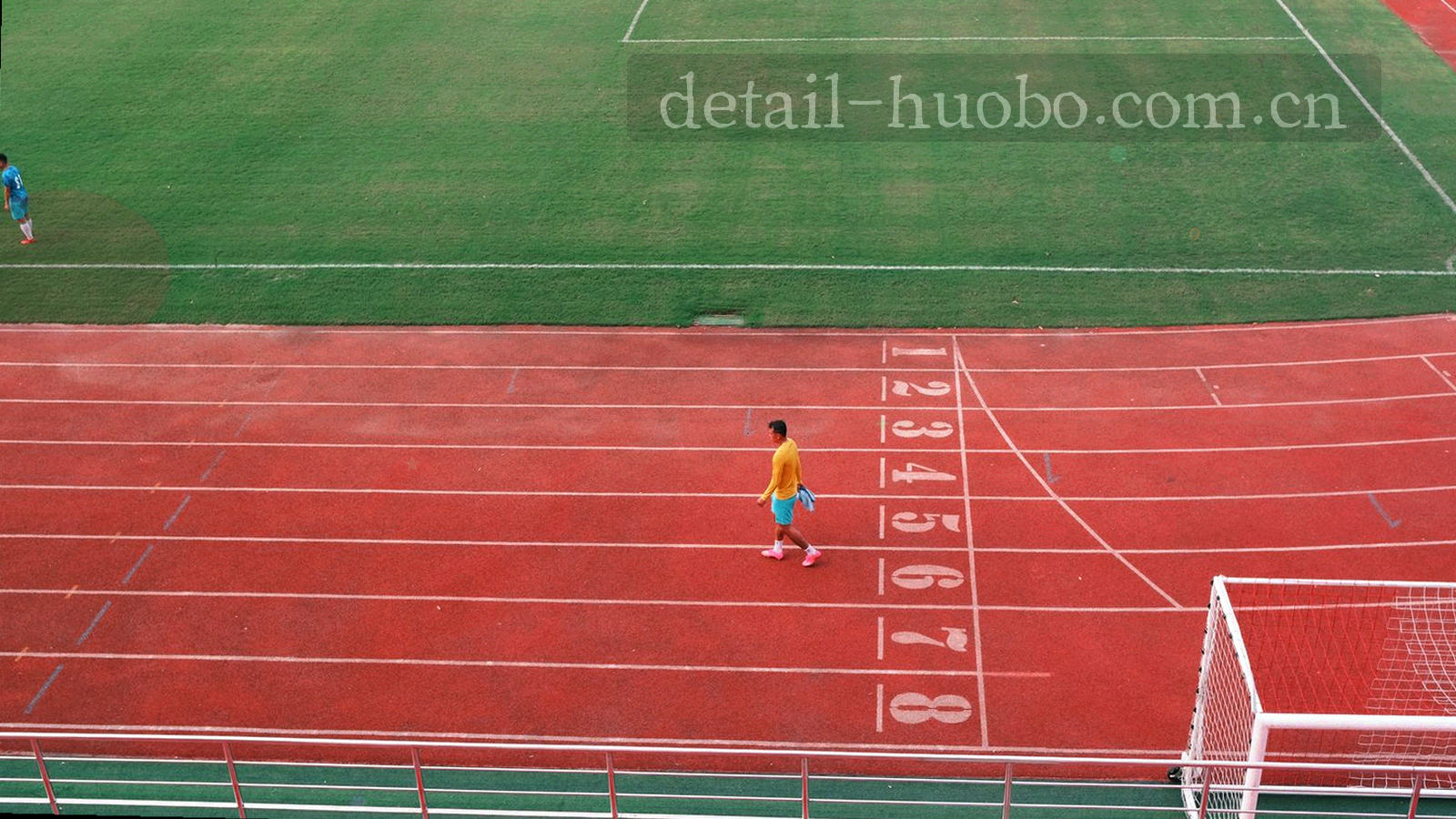 纸张叠层与熔岩橙赛道线组成的品牌封面，边缘印着一排轮次编号